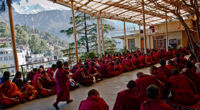 Далай-лама: нам нужно четко понимать, кто перед нами ― монах или мирянин