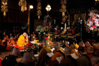 Его Святейшество Далай-лама возглавил большой молебен в Токио